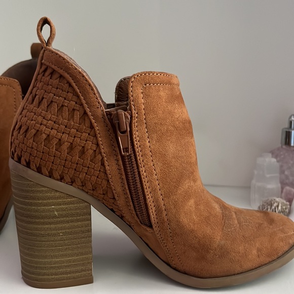 Madden Girl Camel Booties SIZE 6 (worn a handful of times, not my style anymore) - Picture 4 of 4